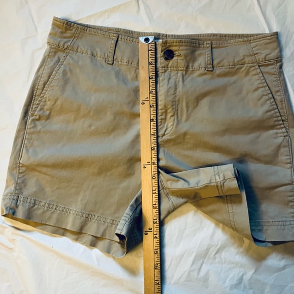 Gap khaki 5” shorts size 8 - Picture 5 of 8